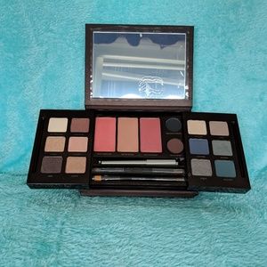 BNIB Original Laura Mercier Master class Palette!